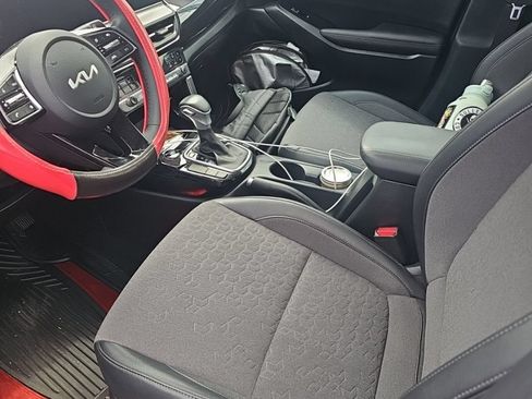 Certified 2025 Kia Seltos S FWD image 10