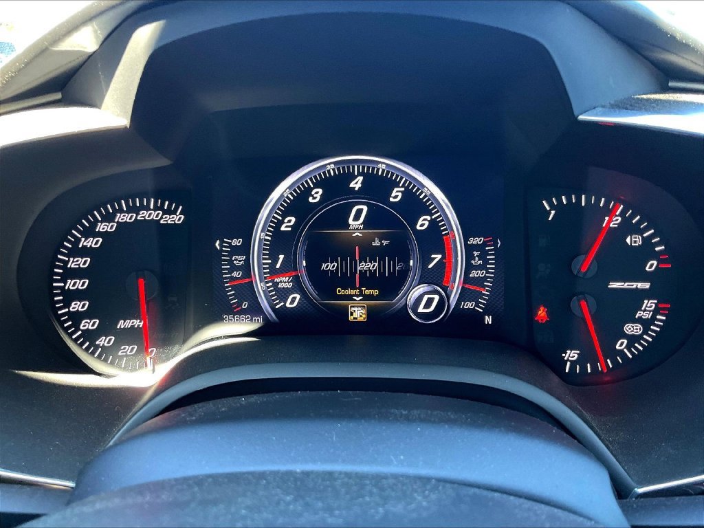 Used 2015 Chevrolet Corvette Z06 w/ 3LZ Preferred Equipment Group RWD image 15