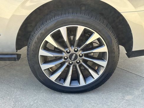 Used 2021 Lincoln Navigator Reserve w/ Luxury Package AWD/4WD image 5