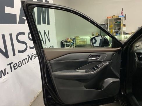 Certified 2022 Nissan Rogue SV w/ SV Premium Package AWD/4WD image 9