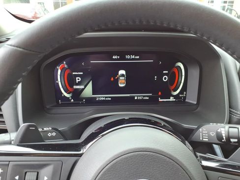 Certified 2024 Nissan Rogue SL w/ SL Premium Package FWD image 8
