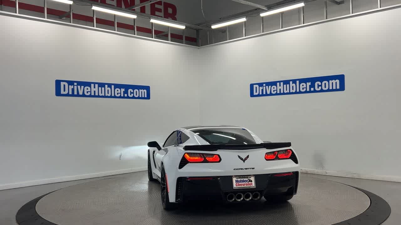Used 2015 Chevrolet Corvette Z06 w/ 3LZ Preferred Equipment Group RWD image 9