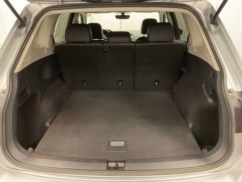 Used 2020 Volkswagen Tiguan SE image 9