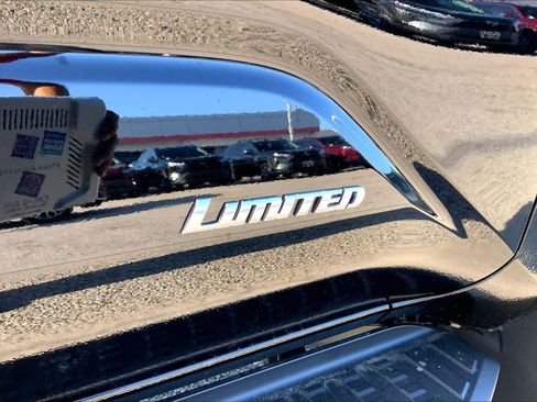 Used 2025 Toyota 4Runner Limited AWD/4WD image 10