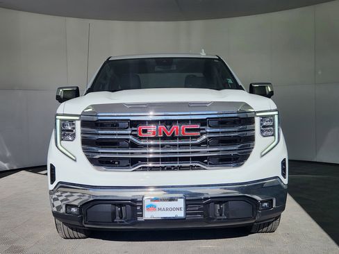 Used 2024 GMC Sierra 1500 SLT image 2
