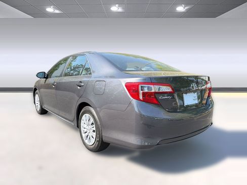 Used 2013 Toyota Camry LE FWD image 3