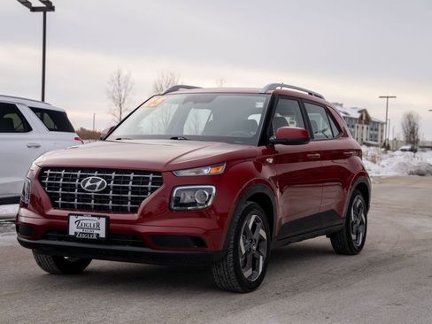 Certified 2025 Hyundai Venue SEL image 3