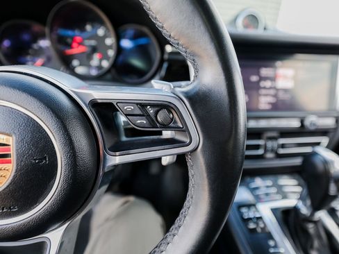 Certified 2019 Porsche Macan image 16