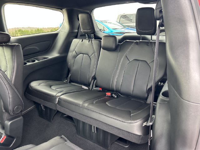 New 2026 Chrysler Pacifica Select FWD image 40