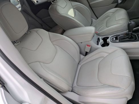 Used 2019 Jeep Cherokee Limited image 28