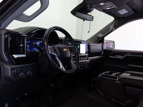 Used 2022 Chevrolet Silverado 1500 LT w/ Z71 Off-Road Package AWD/4WD image 19