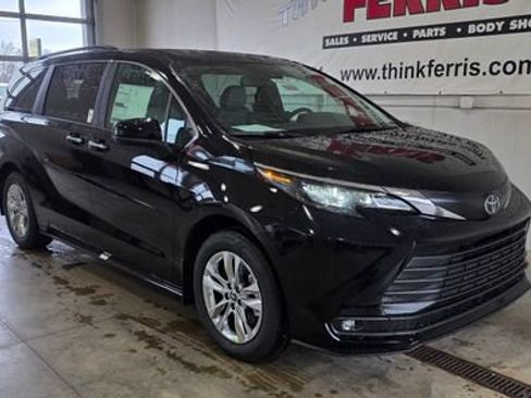 New 2026 Toyota Sienna XLE image 9