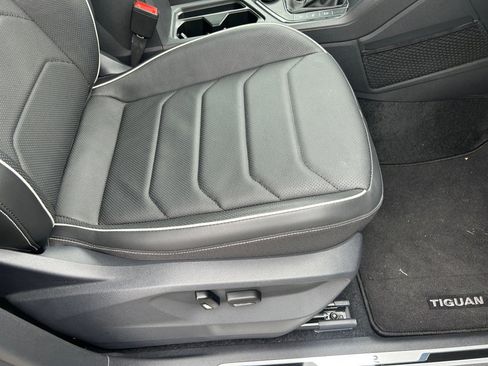Certified 2024 Volkswagen Tiguan SEL R-Line image 28