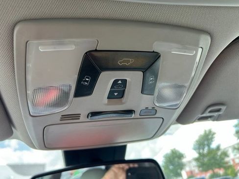 Used 2019 Toyota Sienna XLE w/ XLE Navigation Package FWD image 25