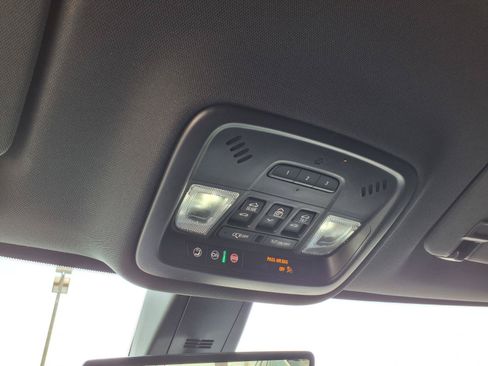 Used 2023 Chevrolet Traverse High Country FWD image 9