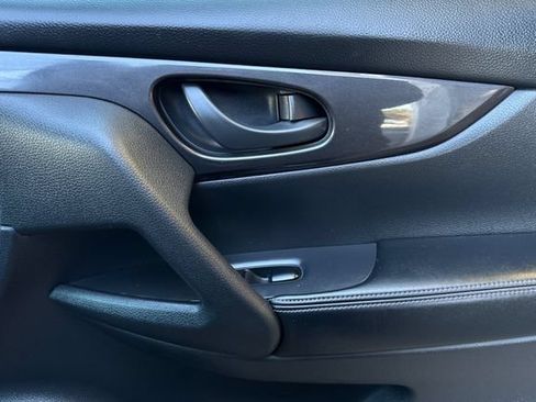 Used 2020 Nissan Rogue S FWD image 20