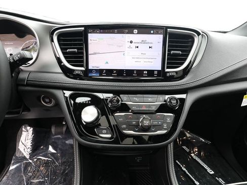 New 2027 Chrysler Pacifica Limited AWD/4WD image 14