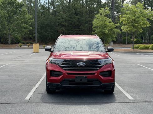 Used 2020 Ford Explorer XLT w/ Comfort Package AWD/4WD image 2