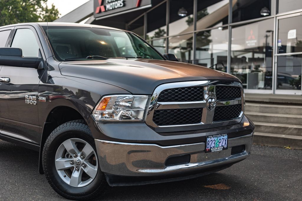 Used 2016 RAM 1500 Classic SLT AWD/4WD image 3