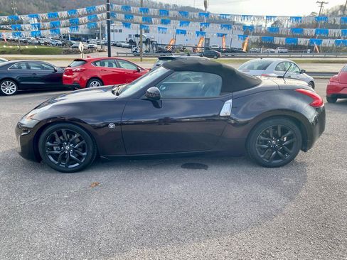 Used 2016 Nissan 370Z Touring RWD image 4
