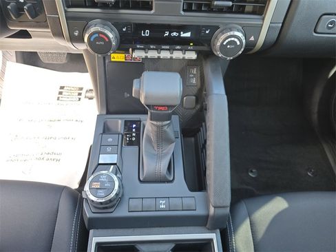 Certified 2025 Toyota Tacoma TRD Off-Road image 27