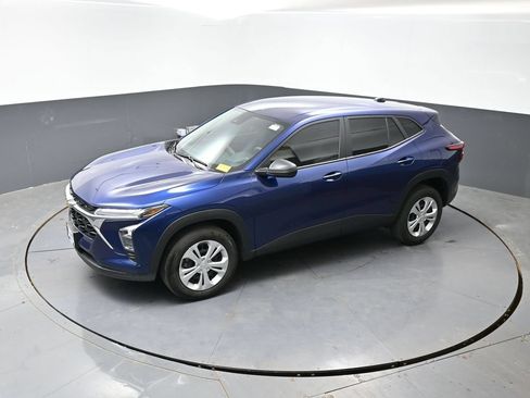 Used 2024 Chevrolet Trax LS FWD image 69