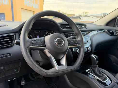 Used 2017 Nissan Rogue Sport SV image 11