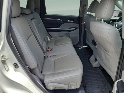 Used 2019 Toyota Highlander Limited Platinum AWD/4WD image 10