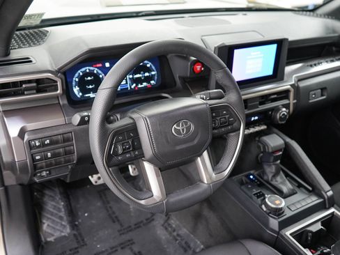 Used 2025 Toyota Tacoma TRD Sport AWD/4WD image 19