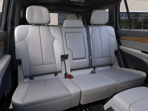 New 2027 Cadillac Vistiq Luxury w/ LPO, Floor Liner Package AWD/4WD image 17