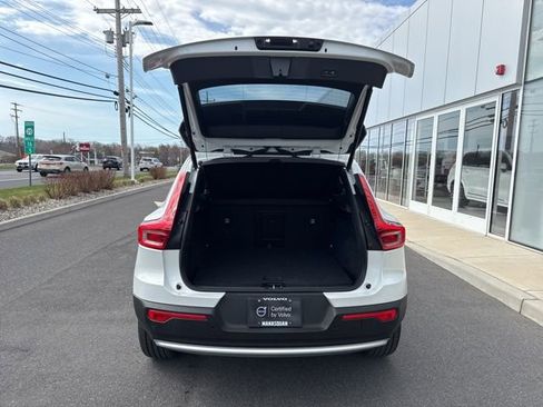 Certified 2025 Volvo XC40 B5 Core image 10