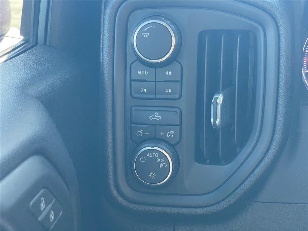 Used 2020 Chevrolet Silverado 1500 Custom Trail Boss w/ Custom Convenience Package AWD/4WD image 19
