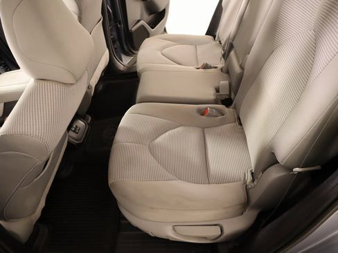 Used 2022 Toyota Highlander LE image 11