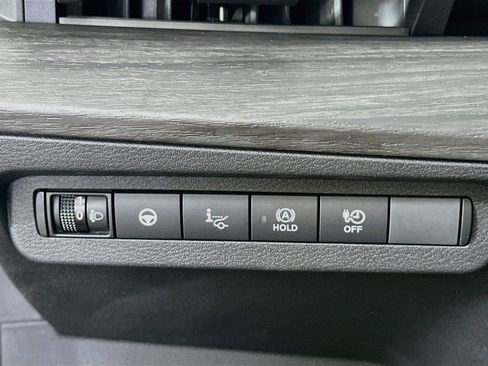 Used 2023 Nissan Ariya FWD image 17