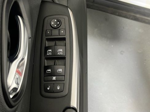 Used 2022 Jeep Cherokee Latitude Lux AWD/4WD image 17