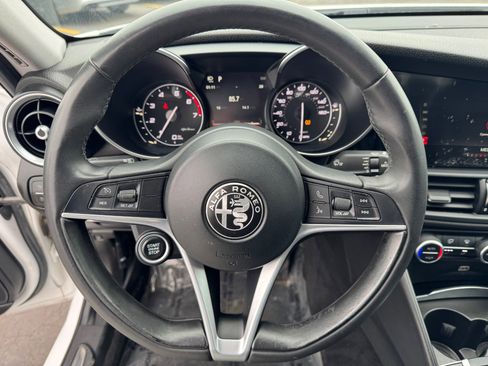 Used 2017 Alfa Romeo Giulia Sprint w/ Cold Weather Package image 12