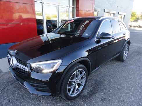 Used 2022 Mercedes-Benz GLC 300 4MATIC w/ AMG Line image 2