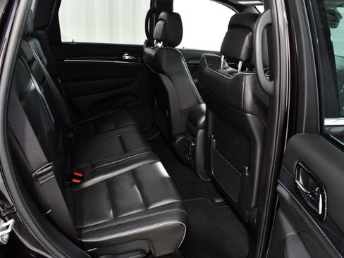 Used 2020 Jeep Grand Cherokee Overland AWD/4WD image 19