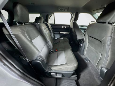 Used 2023 Ford Explorer XLT AWD/4WD image 24