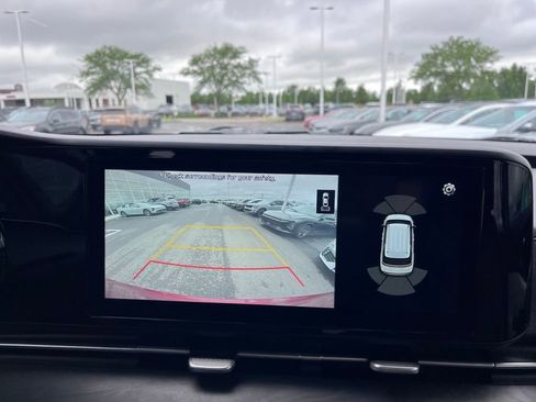 Used 2022 Kia Carnival EX FWD image 16