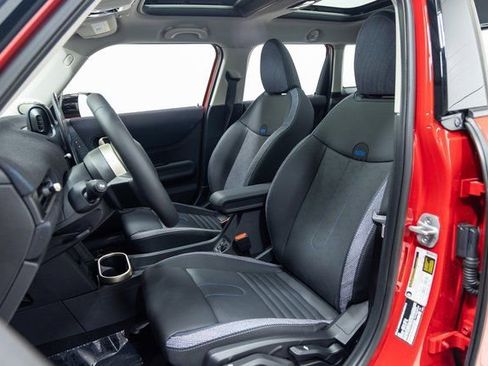 Used 2025 MINI Cooper 4-Door Hardtop image 20