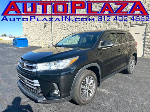 Used 2019 Toyota Highlander XLE AWD/4WD image 1