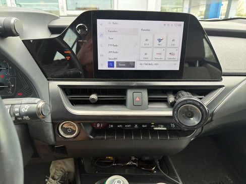 Used 2023 Lexus UX 250h AWD image 10