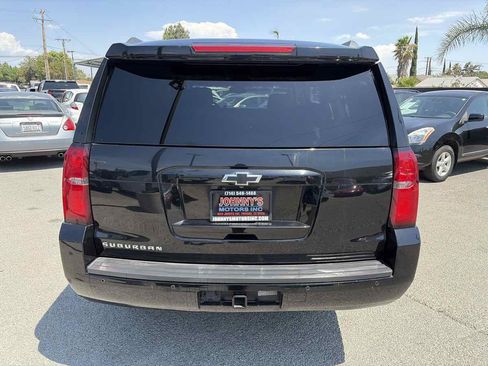 Used 2016 Chevrolet Suburban LS RWD image 3
