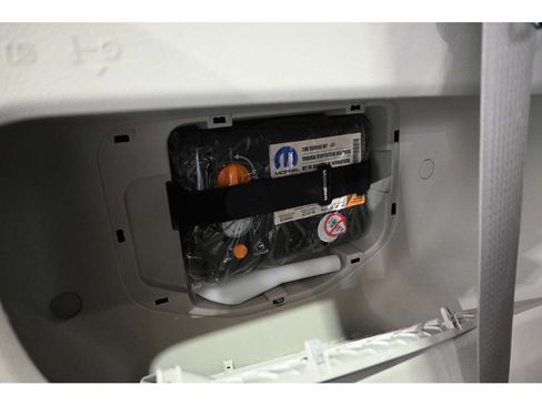 Used 2022 Chrysler Pacifica Touring-L FWD image 27