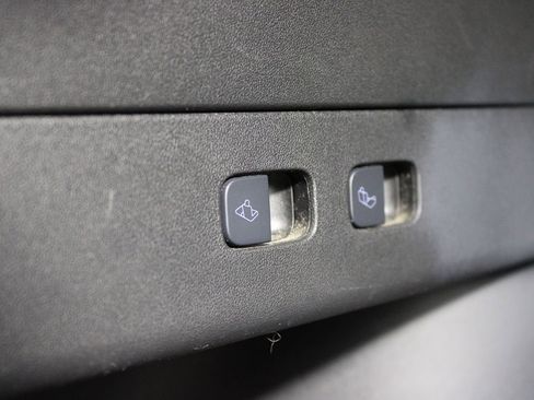 Used 2021 Tesla Model Y Long Range image 25