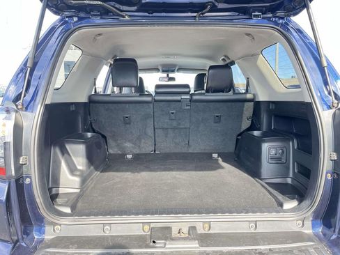 Used 2017 Toyota 4Runner SR5 Premium image 10