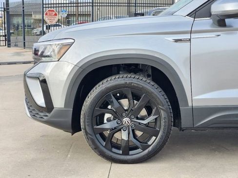New 2024 Volkswagen Taos SE image 6