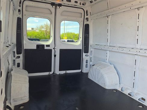 Used 2023 RAM ProMaster 2500 FWD image 12