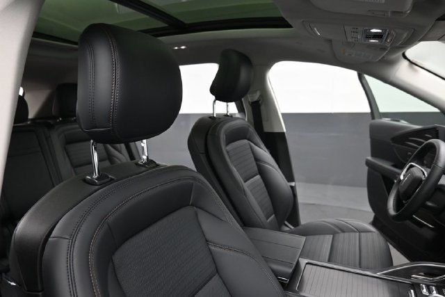 Certified 2026 Lincoln Nautilus Reserve w/ Jet Appearance Package AWD/4WD image 31